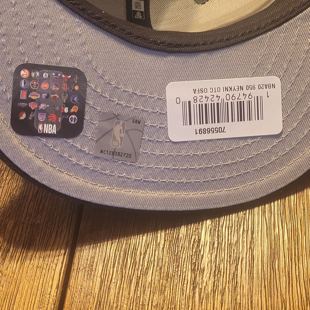 New York Knicks New Era Black 9FIFTY Snapback Hat - Picture 6 of 7